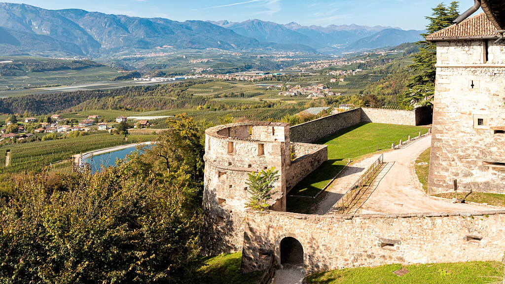 Visitare Castel Thun in Val di Non: fra storia e natura in Trentino