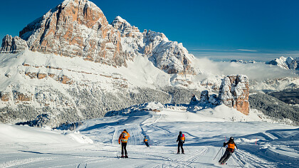 Night Refuge Pomedes - Cortina