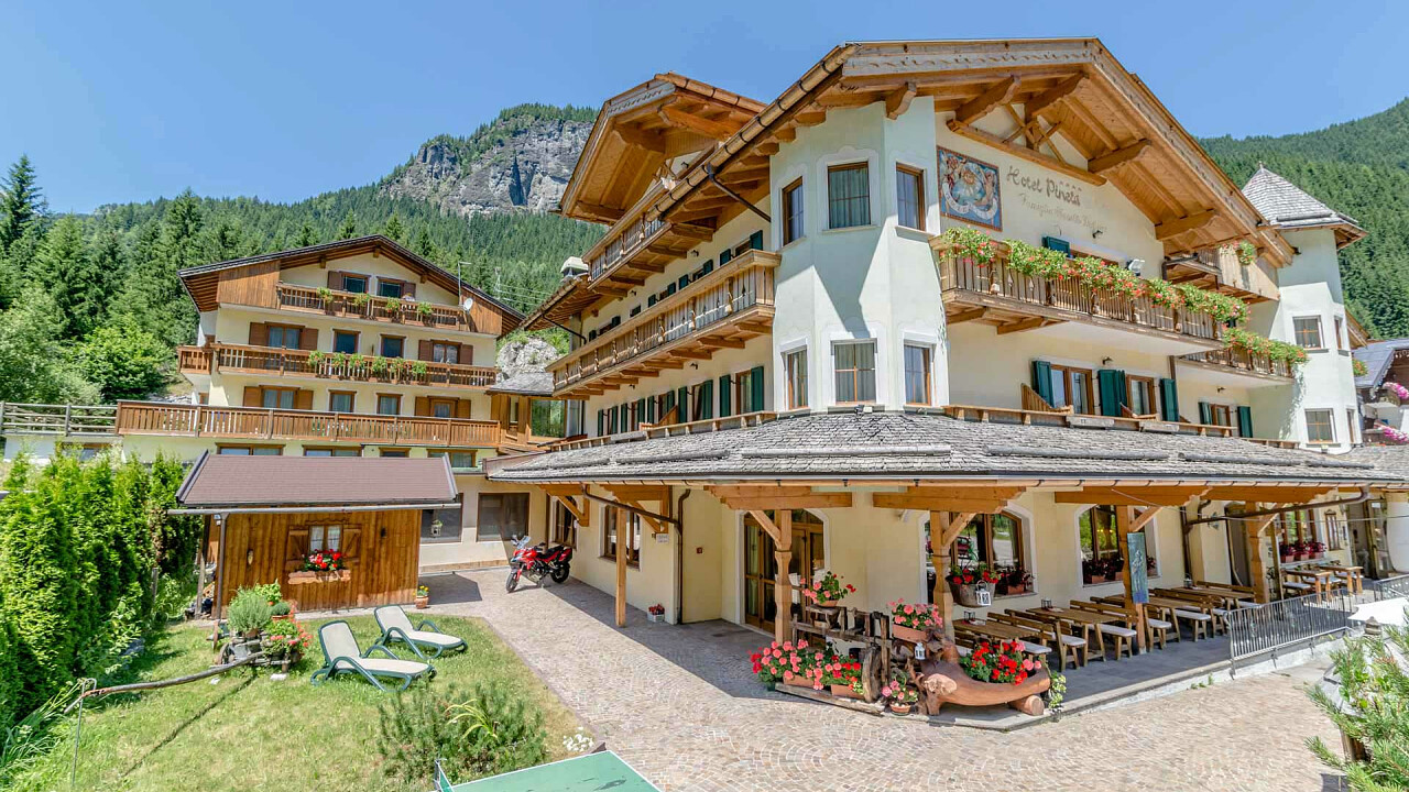 Pineta Pastry Hotel - Hotel 4 Stelle A Rocca Pietore - Marmolada ...